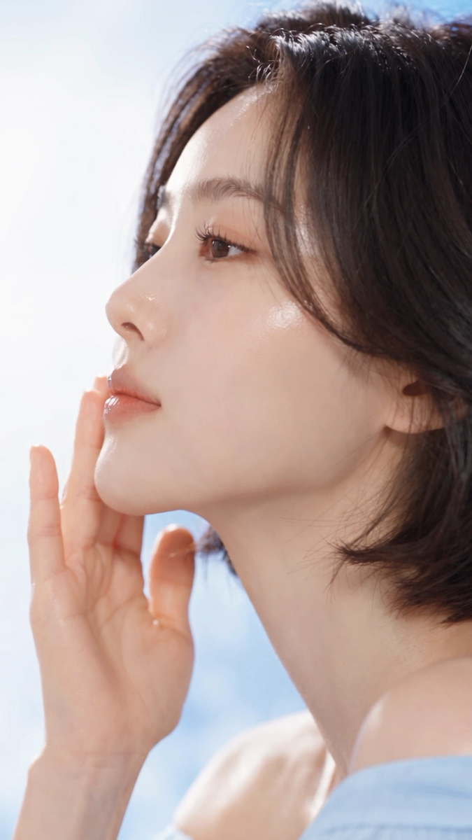 Luminous healthy-looking skin featured on the JuveLook page